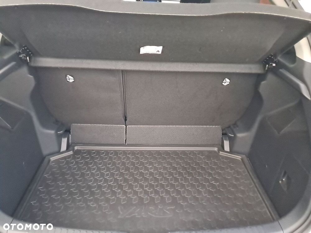 Toyota Yaris Hybrid 1.5 Style - 12