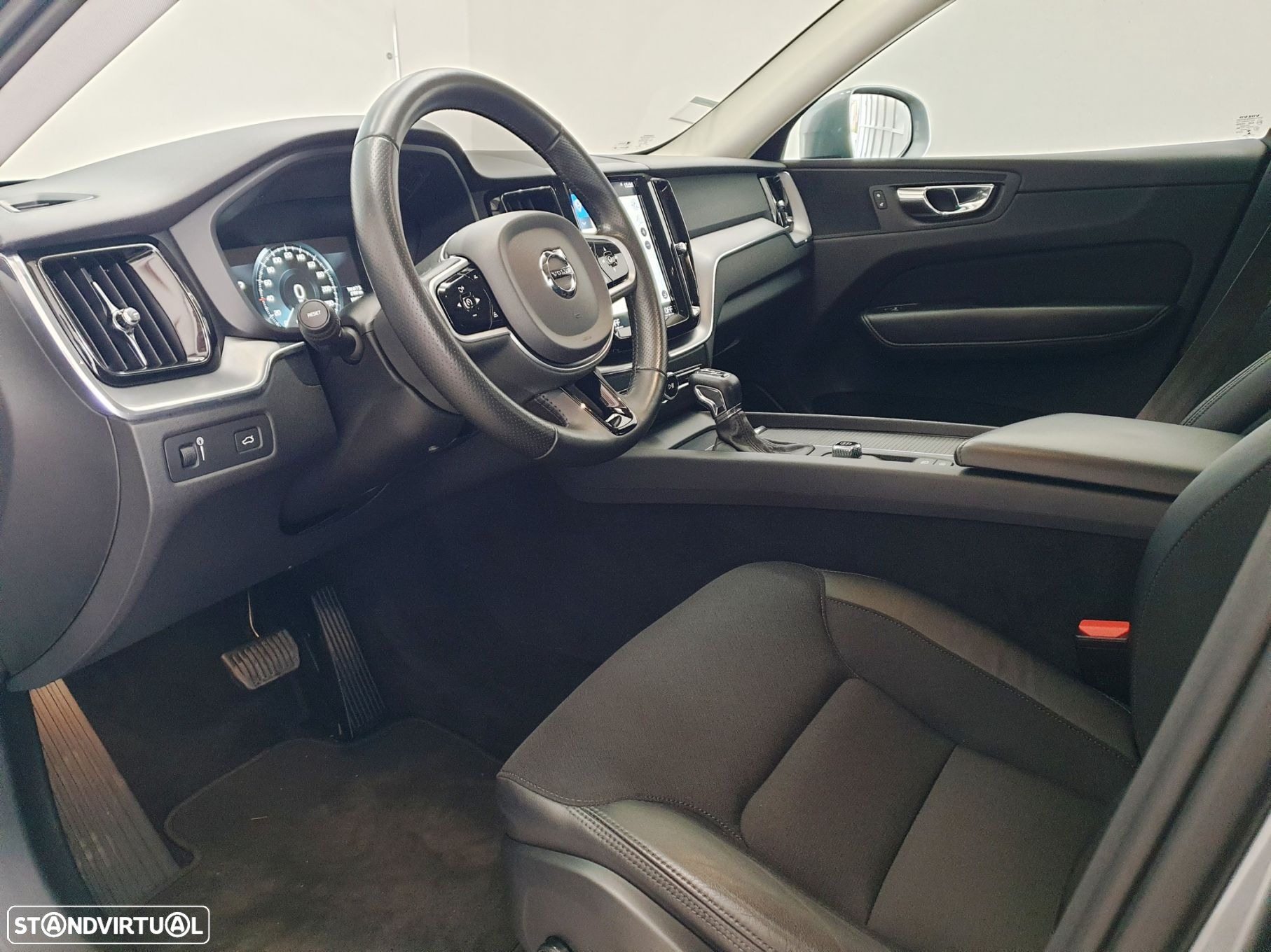 Volvo XC 60 2.0 D4 Momentum Geartronic - 13