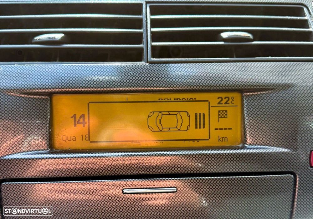 Citroën C4 1.4 16V SX - 12