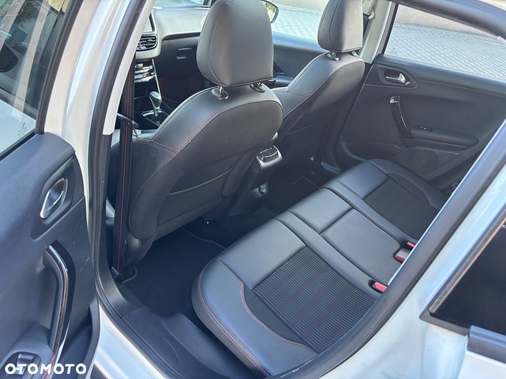Peugeot 2008 PureTech 110 Stop&Start EAT6 GT-Line Edition - 21