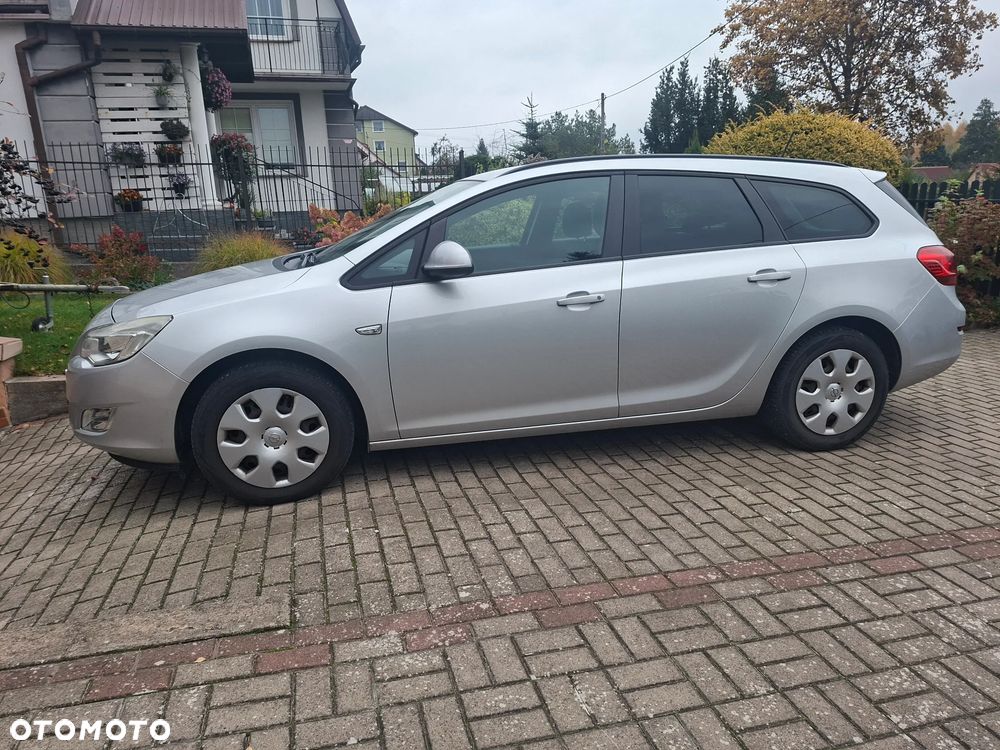 Opel Astra 2011 photo 3