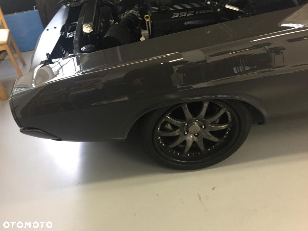 Dodge Challenger - 10