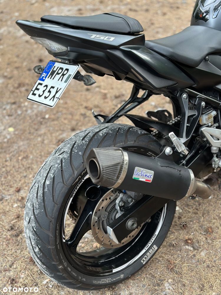 Suzuki GSR - 7