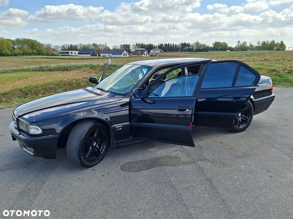 BMW Seria 7 750i - 5