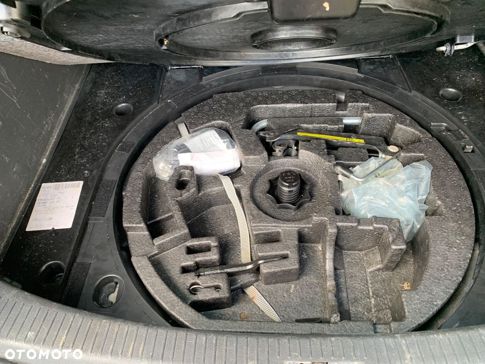 Volkswagen Touran 1.9 TDI DSG Trendline - 37