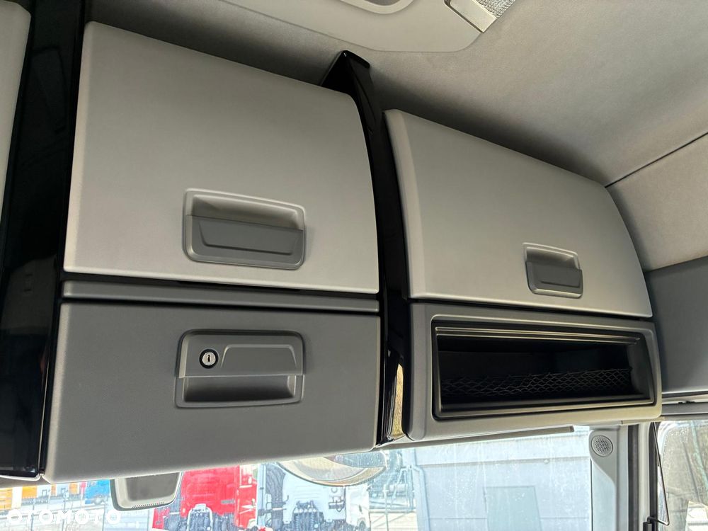 Renault T480 HIGH SLEEPER CAB - 16