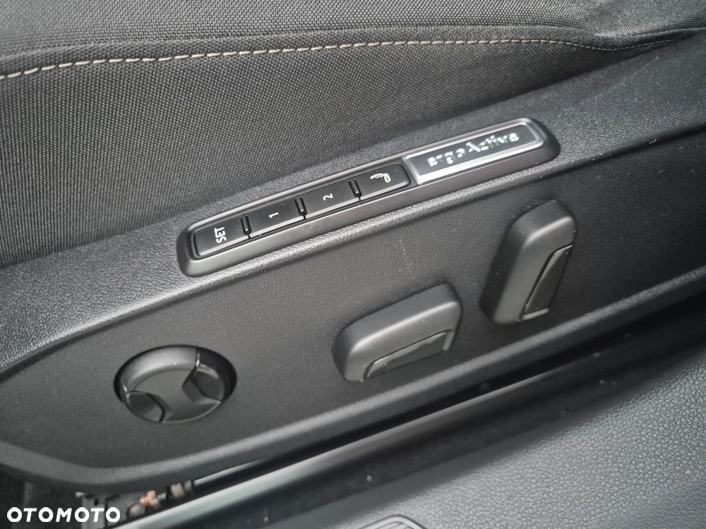 Volkswagen Golf - 22