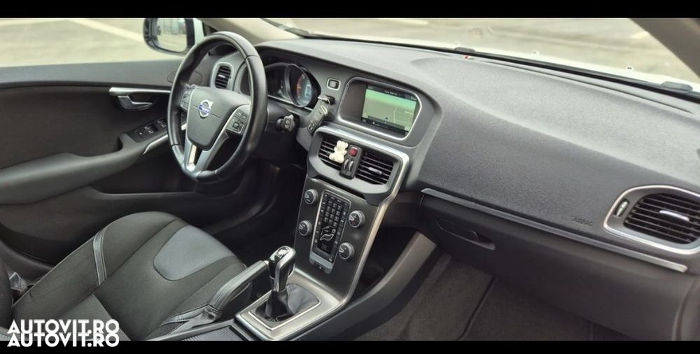 Volvo V40 D4 Momentum - 19