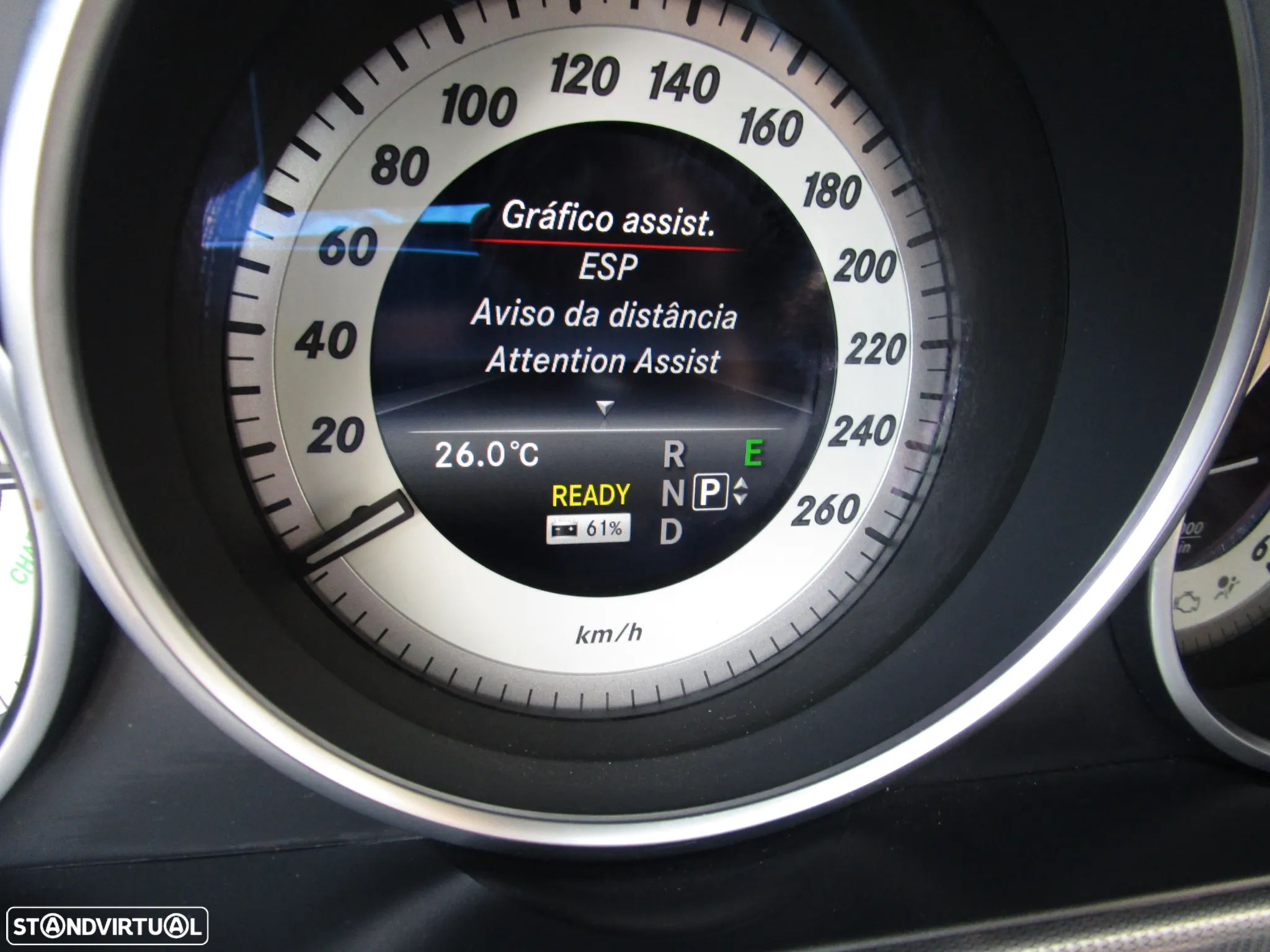 Mercedes-Benz E 300 Bluetec Hybrid Avantgarde - 36