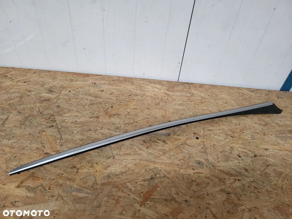 Listwa szyby czołowej lewa Peugeot 3008 - 1