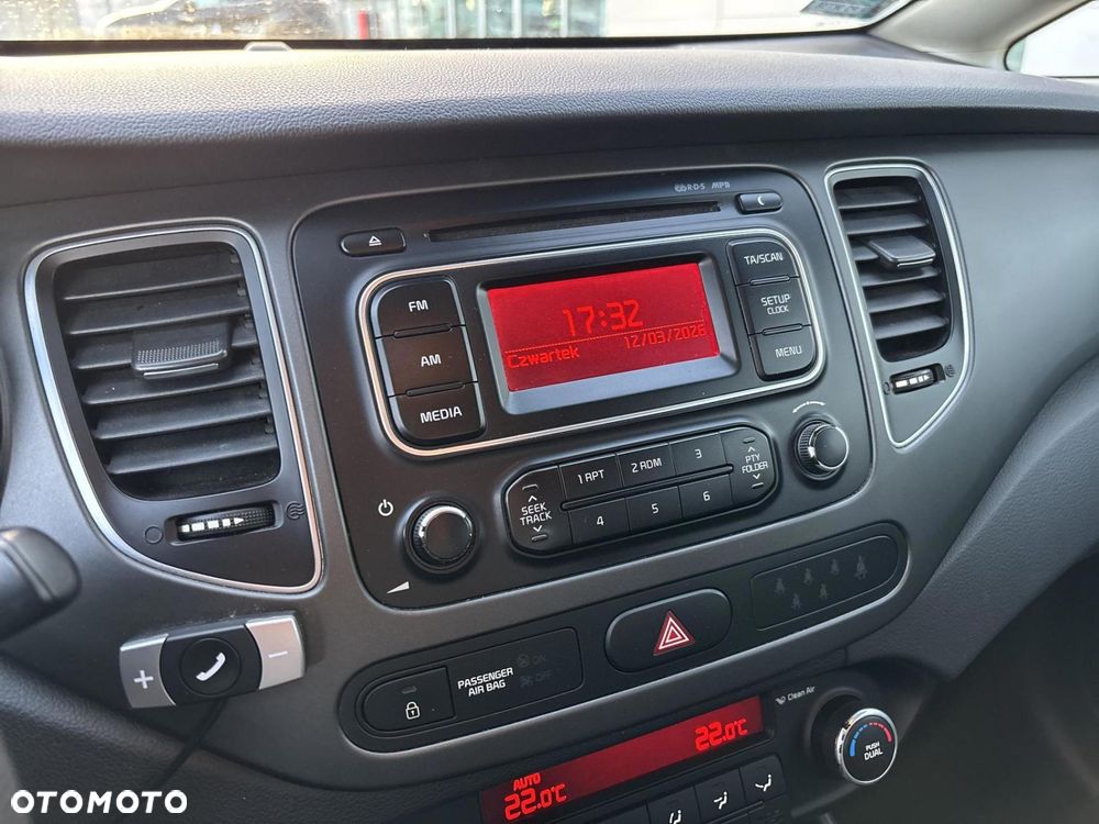 Kia Carens 1.7 CRDi L 7os - 25