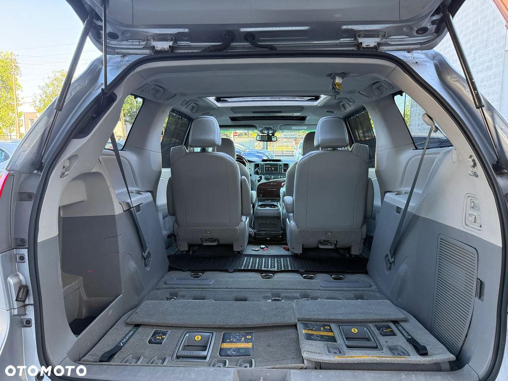 Toyota Sienna 3.5 LE AWD - 16