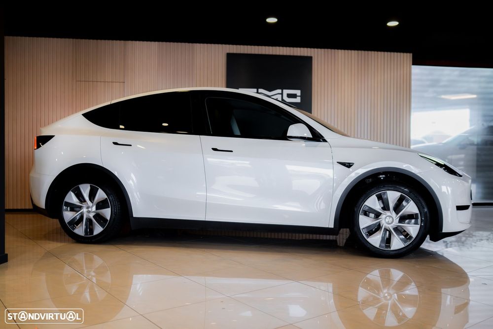 Tesla Model Y Standard RWD - 5