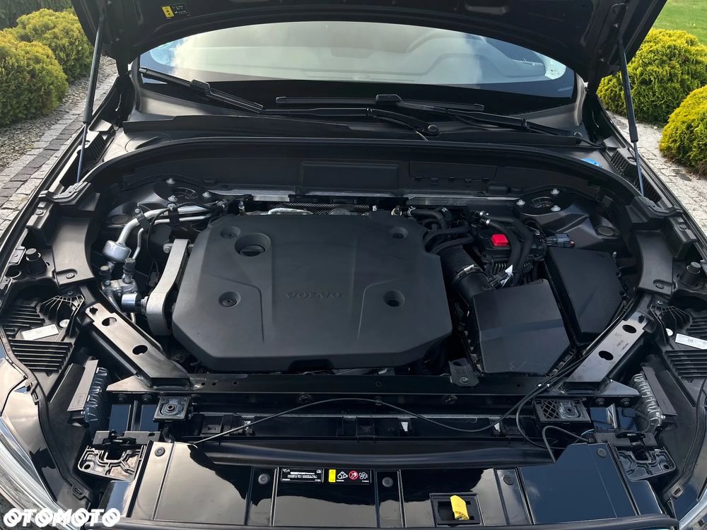Volvo XC 60 B4 D AWD Geartronic Momentum Pro - 23
