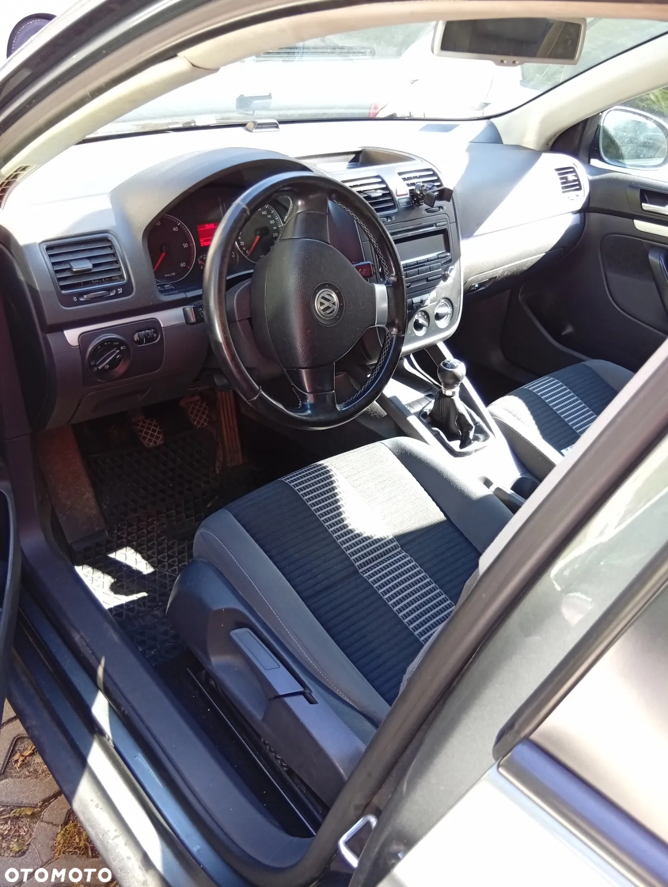 Volkswagen Jetta 1.9 TDI Comfortline - 6