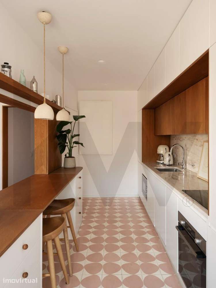 Apartamento T2 Renovado ALVALADE - Bairro de S. Miguel - Grande imagem: 2/23