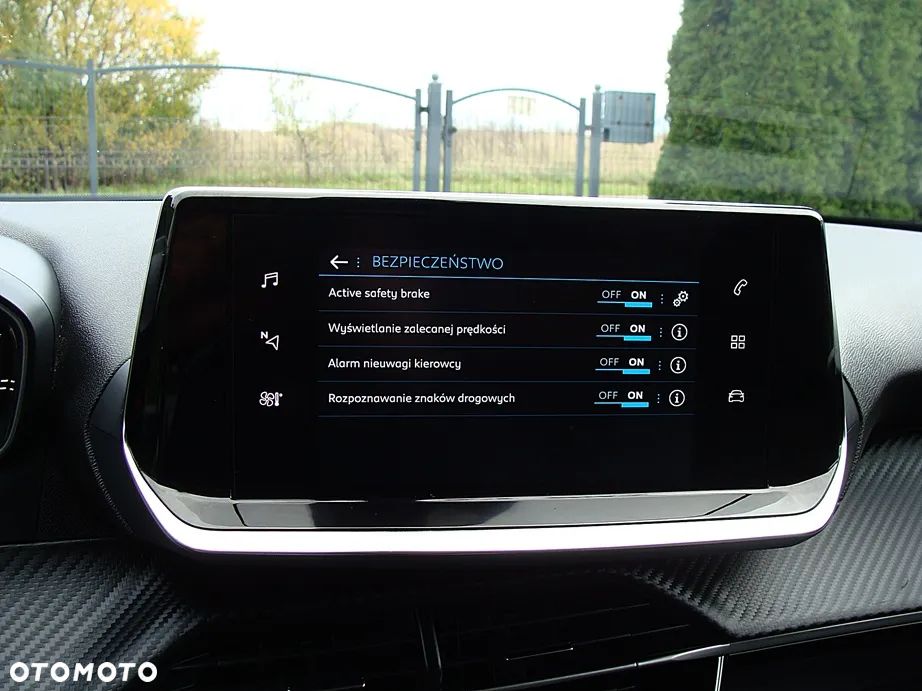 Peugeot 2008 BlueHDi 130 Allure S&S EAT8 - 23