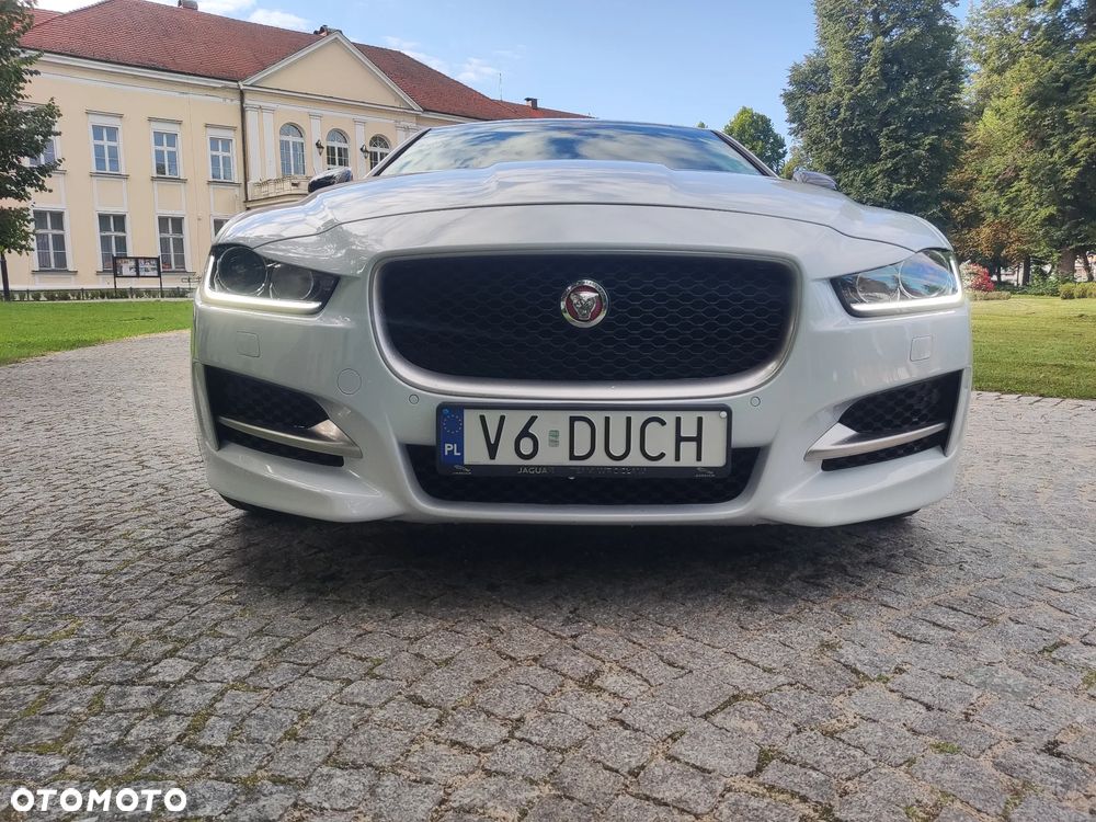 Jaguar XE 2.0 D R-Sport - 5