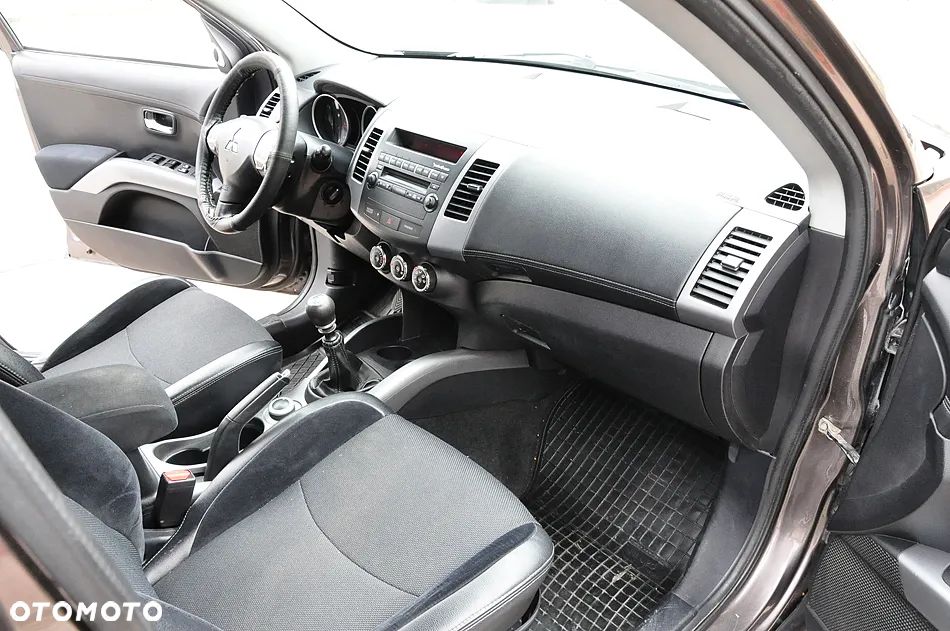 Mitsubishi Outlander - 29