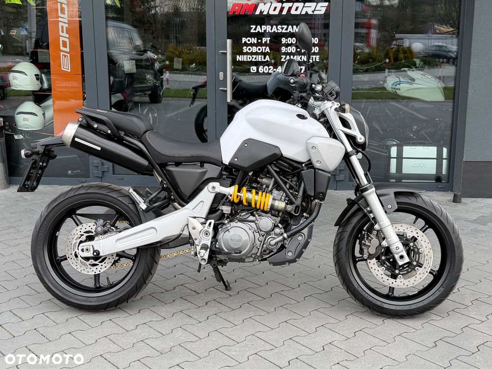 Yamaha MT - 4