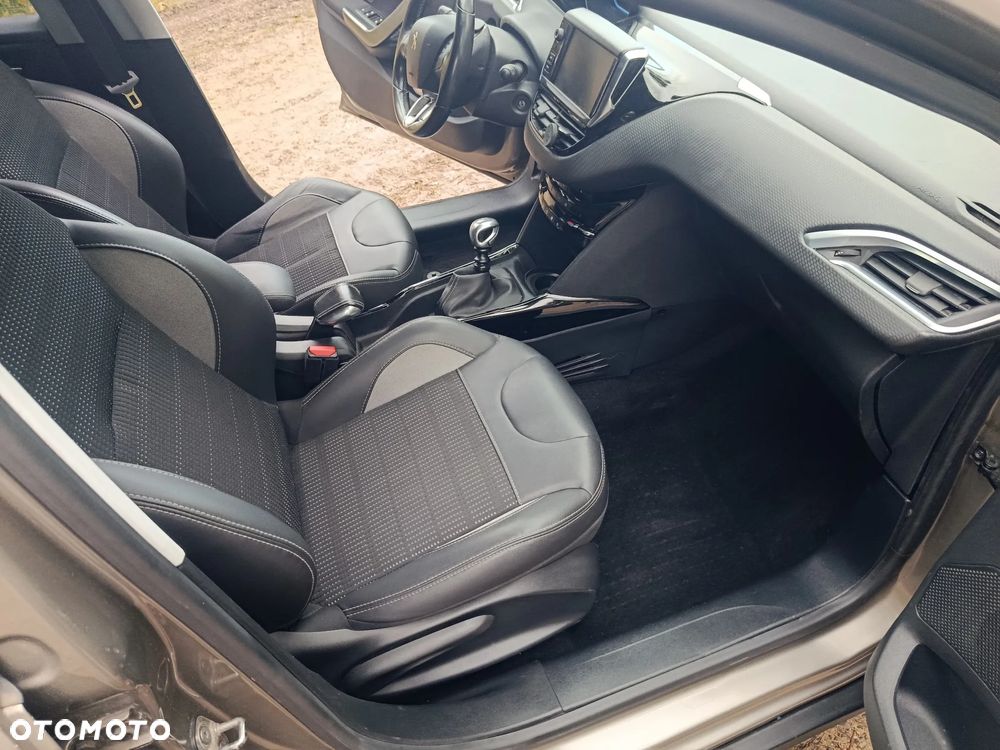 Peugeot 2008 1.2 Pure Tech Allure S&S - 10