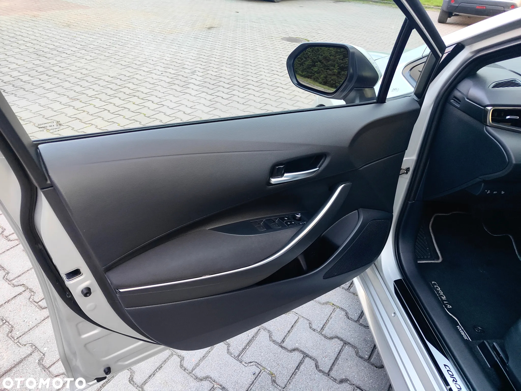 Toyota Corolla 1.8 Hybrid Executive - 12