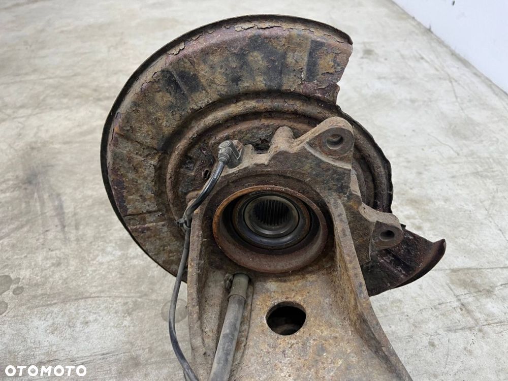 Zwrotnica Mercedes Vito Viano W639 piasta wahacz prawy tył L04281 1r17433 - 7