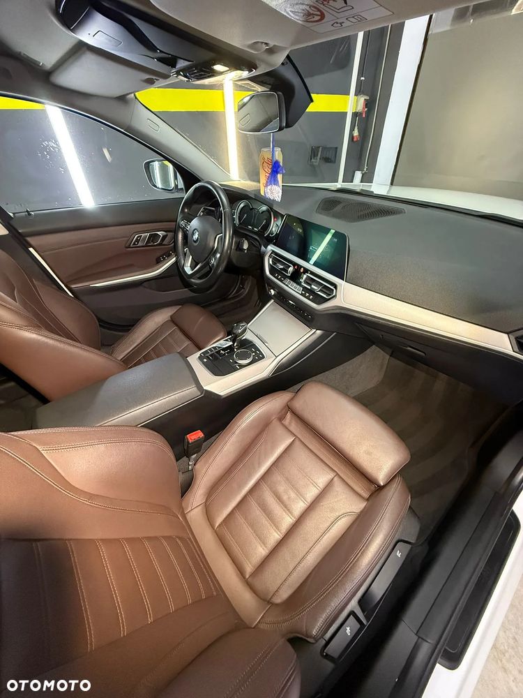 BMW Seria 3 318d MHEV Sport Line - 35