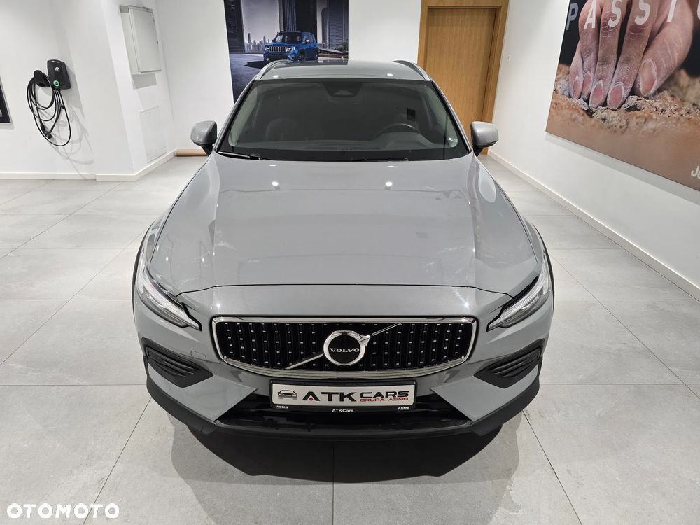 Volvo V60 2023 photo 2