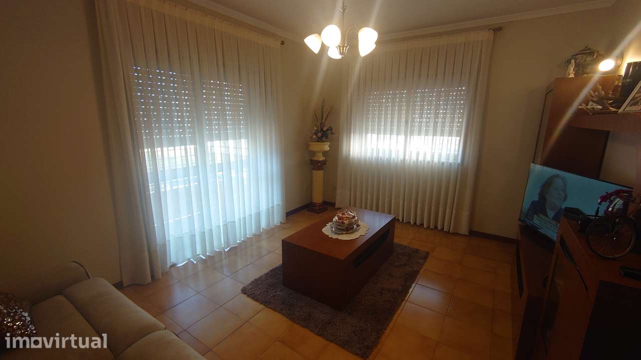 Arrendo apartamento T2 mobilado junto ao metro - Grande imagem: 2/5