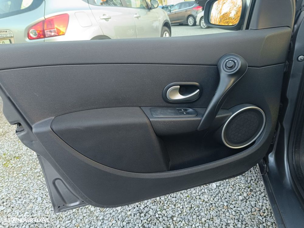 Renault Clio 1.2 16V Dynamique S - 4