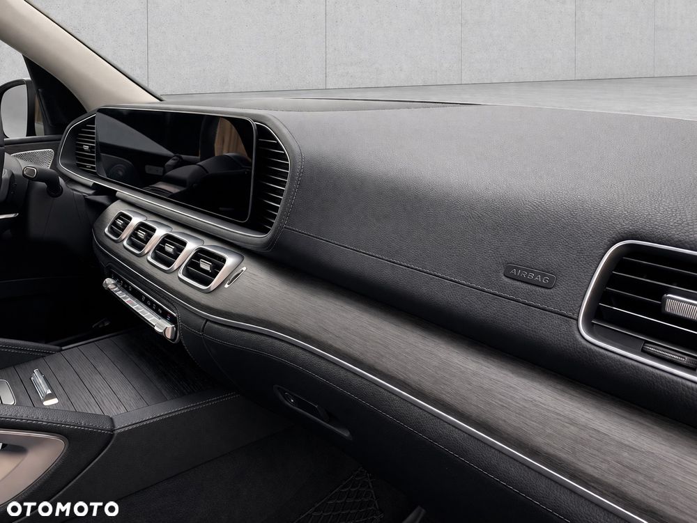 Mercedes-Benz GLS - 12