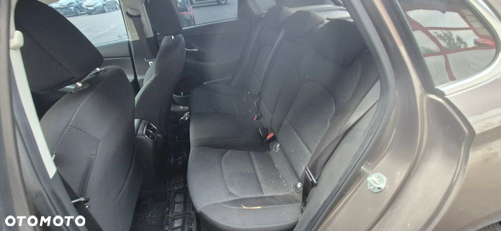 Hyundai i30 1.6 D Comfort DCT - 26