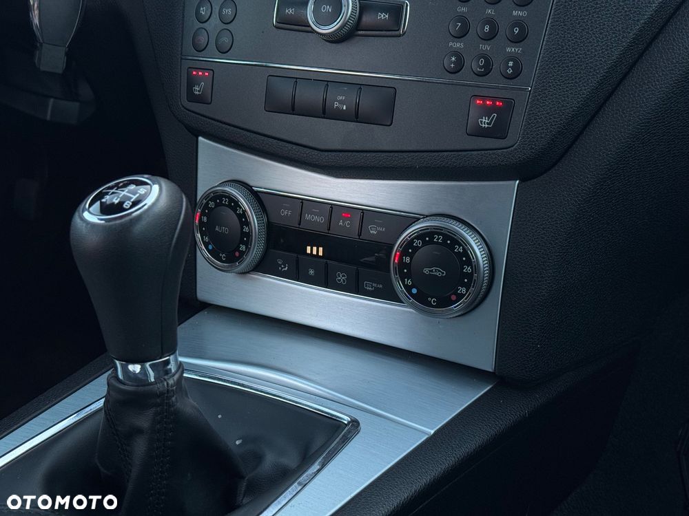 Mercedes-Benz Klasa C 180 BlueEFFICIENCY Avantgarde - 29