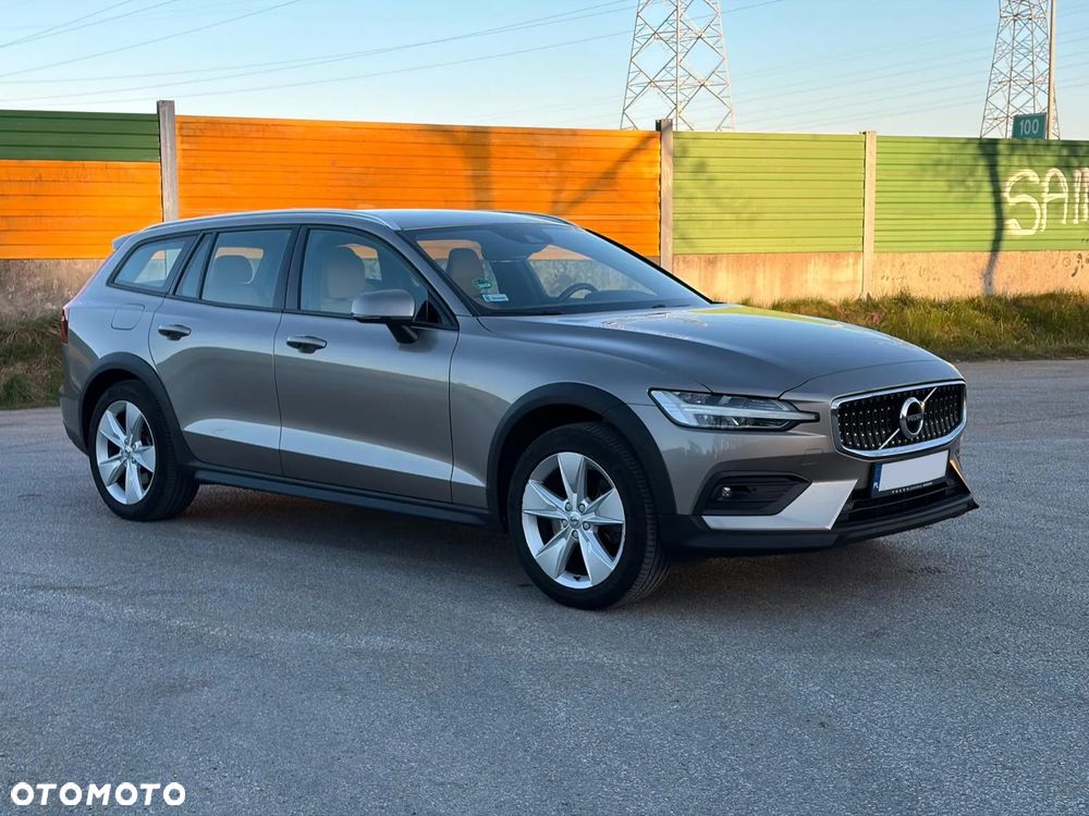 Volvo V60 Cross Country T5 AWD Geartronic Pro - 1