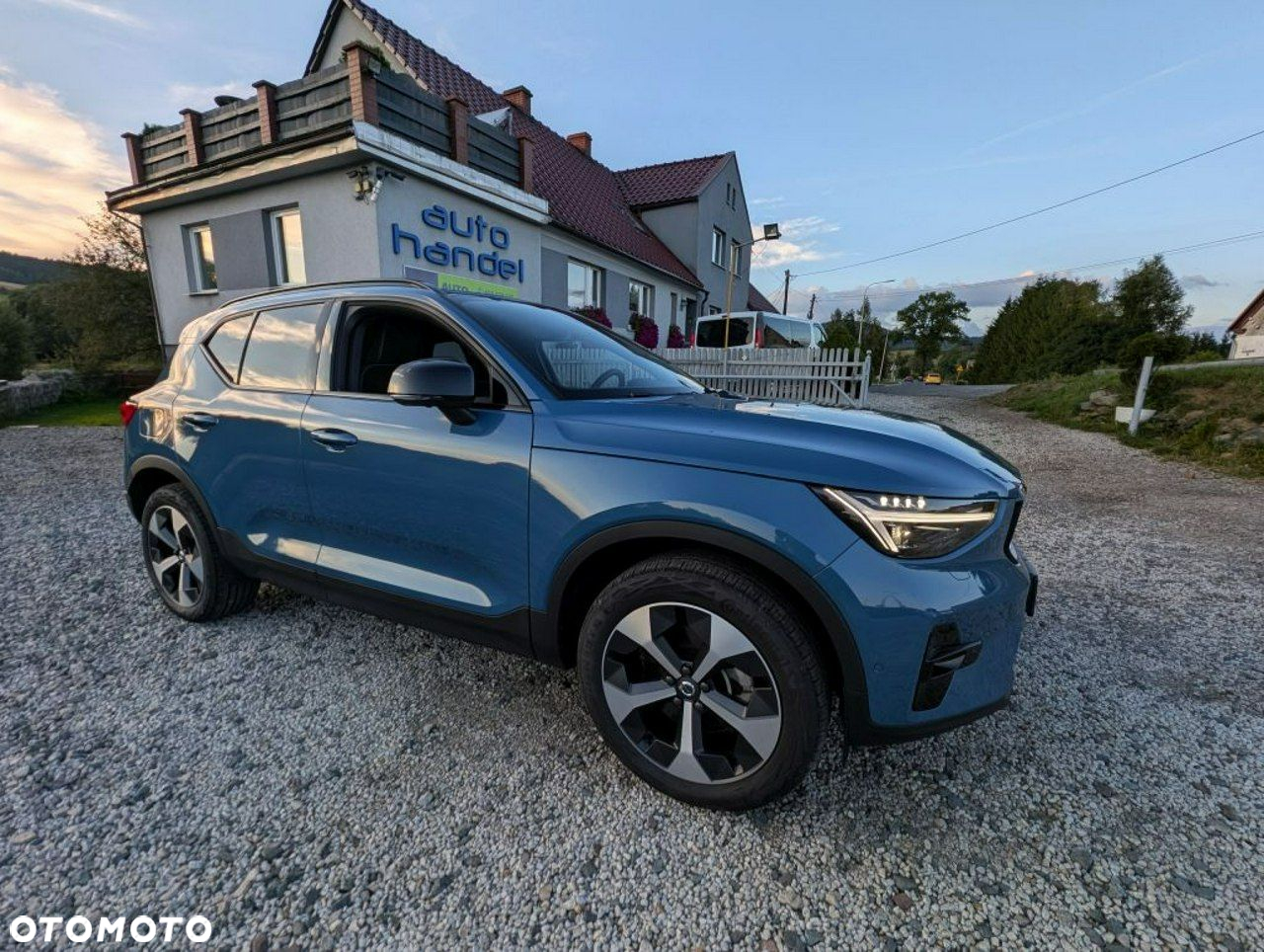 Volvo XC 40 B3 Plus Dark - 2