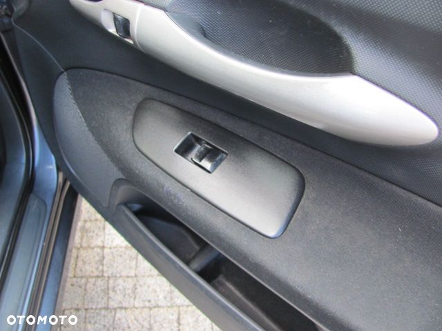 Toyota Auris 2.0 D-4D Prestige - 19