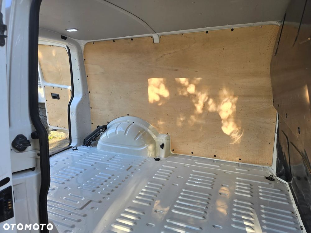 Volkswagen Transporter - 22