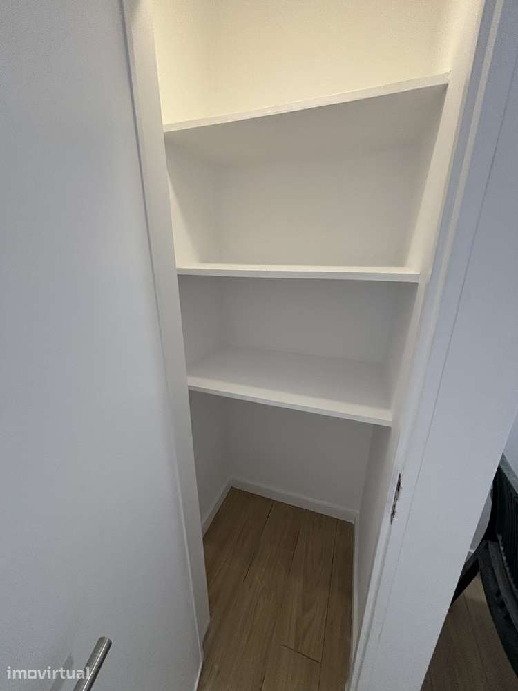 Arrenda-se T1 Totalmente Remodelado em Algés - Grande imagem: 4/16