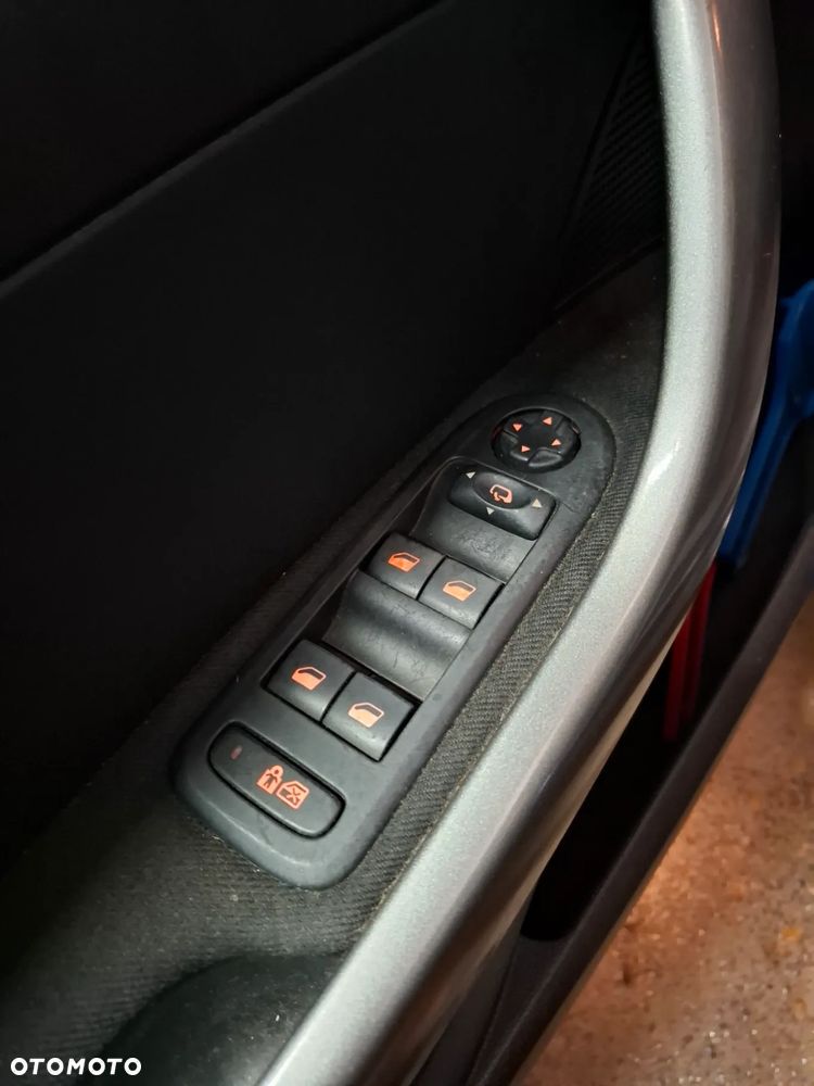 Peugeot 308 1.6 HDi Premium - 12