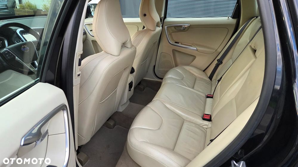 Volvo XC 60 2.4D AWD Summum - 15