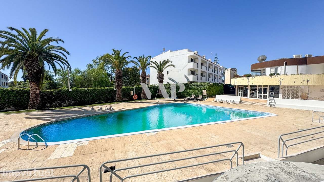 Apartamento T0 com varanda ampla e acesso direto à piscina a 250m da p - Grande imagem: 5/16