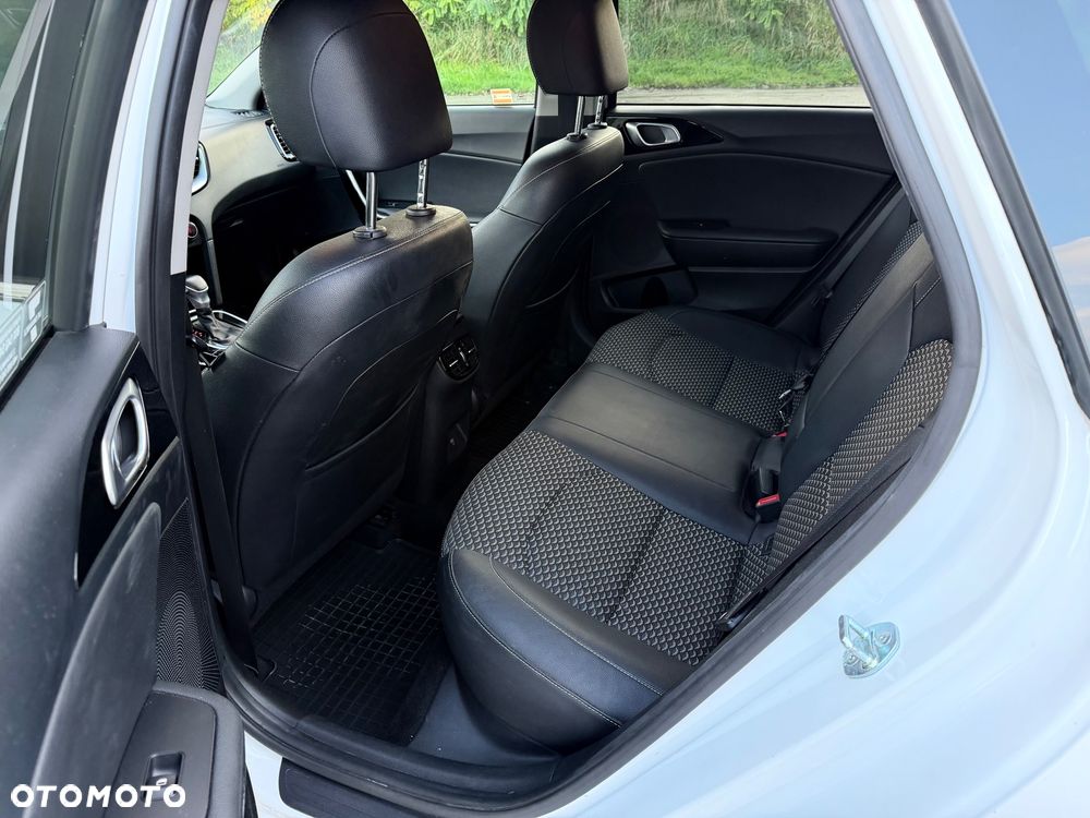 Kia Ceed 1.5 T-GDI Business Line DCT - 19