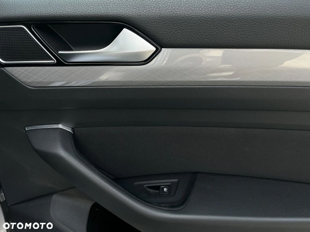 Volkswagen Passat 1.5 TSI EVO Business DSG - 34