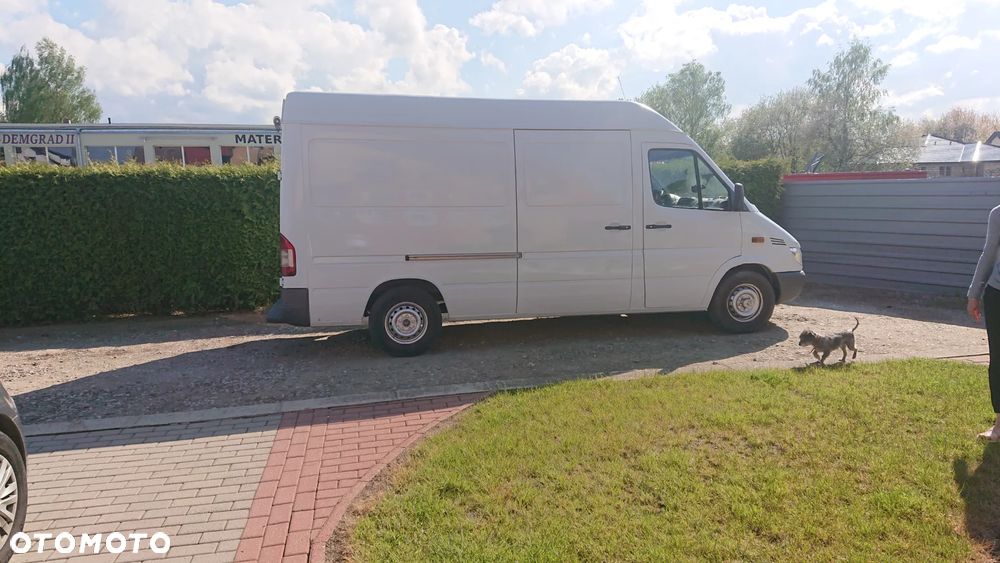Mercedes-Benz Sprinter - 2