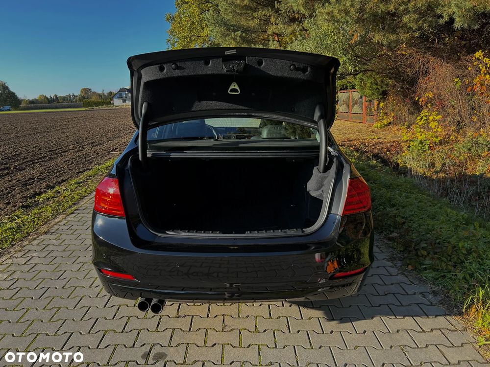 BMW Seria 3 328i xDrive Luxury Line - 9