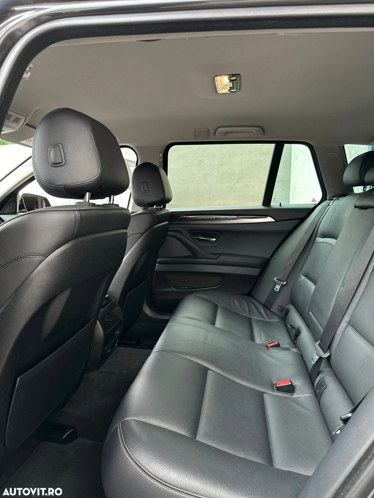 BMW Seria 5 520d xDrive Touring Aut. Luxury Line - 11