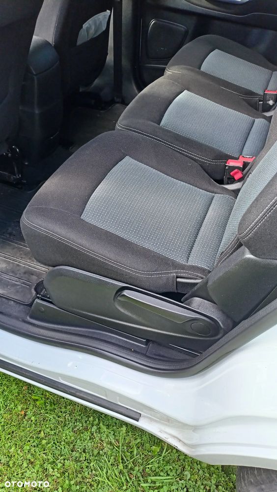 Ford S-Max - 11