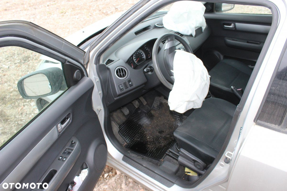 Suzuki Swift 2007 1.3DDiS Z13DT HB5D (MASKA, ZDERZAK, LAMPA, BŁOTNIK, DRZWI, SZYBA, FOTEL) - 6