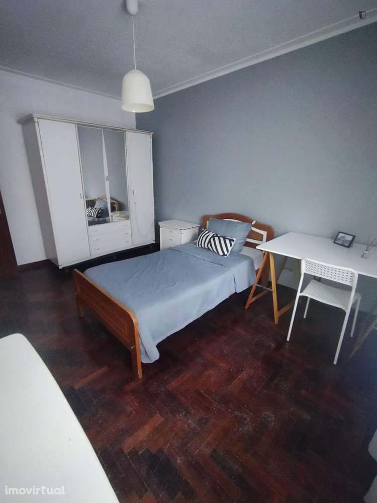 Quarto - localizado em Baixa de Santa Clara Coimbra - Grande imagem: 2/9